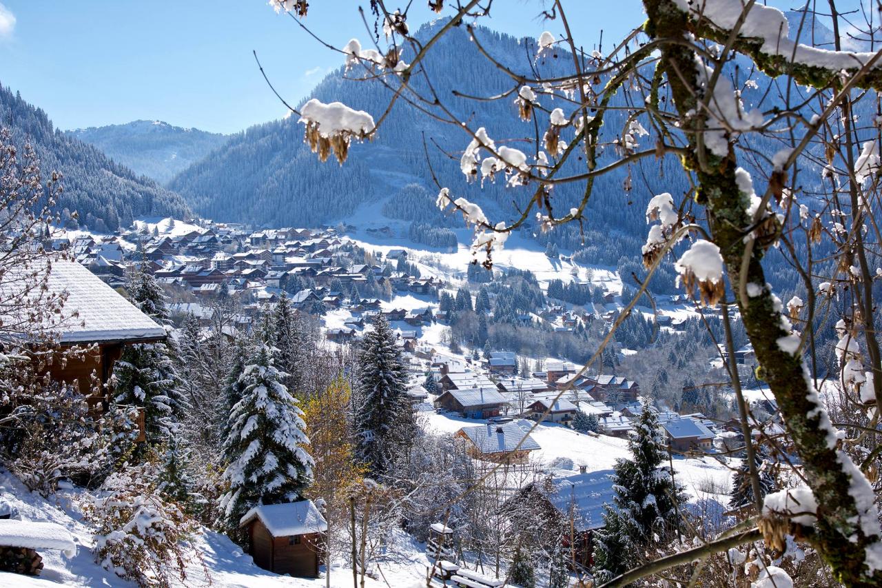 Village de Châtel en hiver